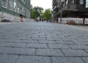 farbiger Asphalt CreaPhalt mit Asphalt prägen